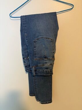 Good American Slim Straight Jeans